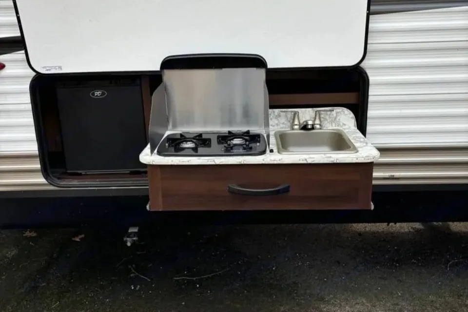 Great Lakes Glampers Jayco 294QBHS Travel Trailer