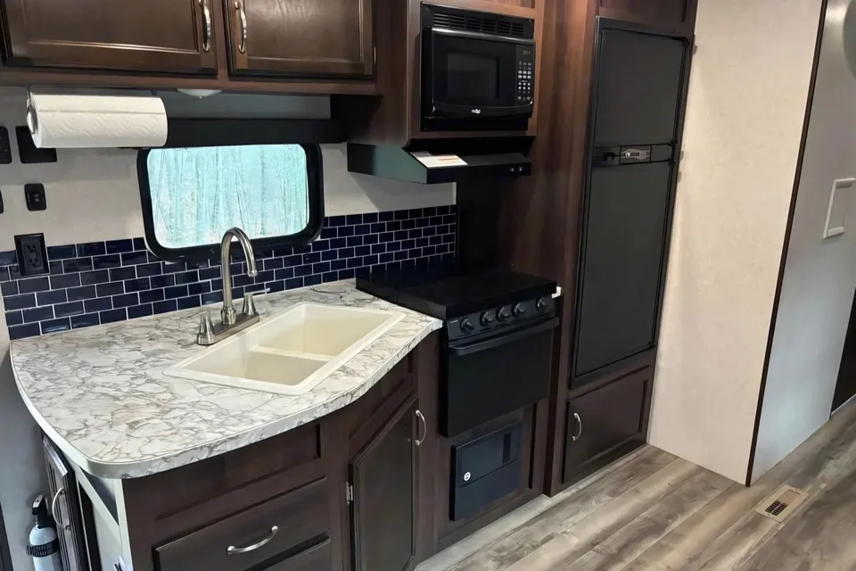 Great Lakes Glampers Jayco 294QBHS Travel Trailer