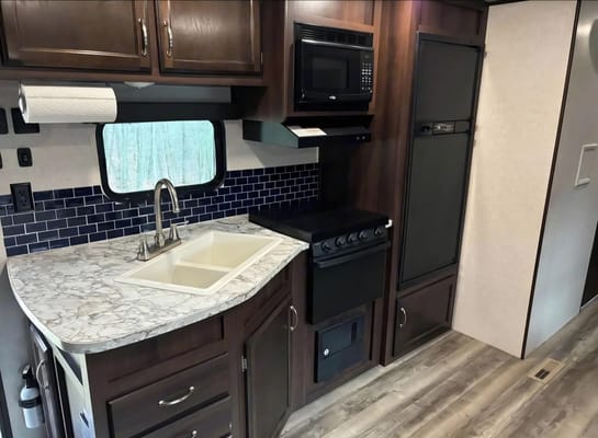 Great Lakes Glampers Jayco 294QBHS Travel Trailer