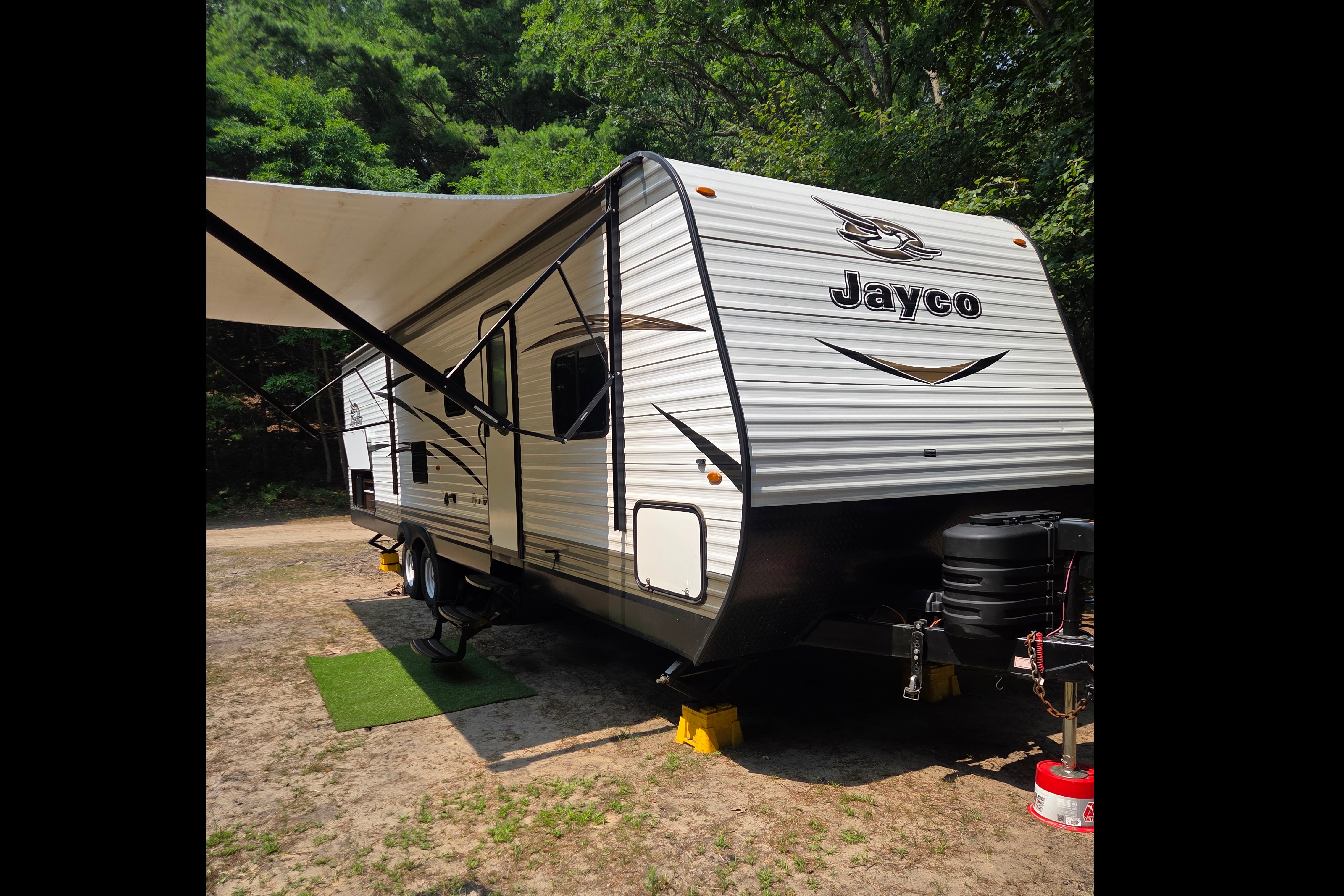 Great Lakes Glampers Jayco 294QBHS Travel Trailer