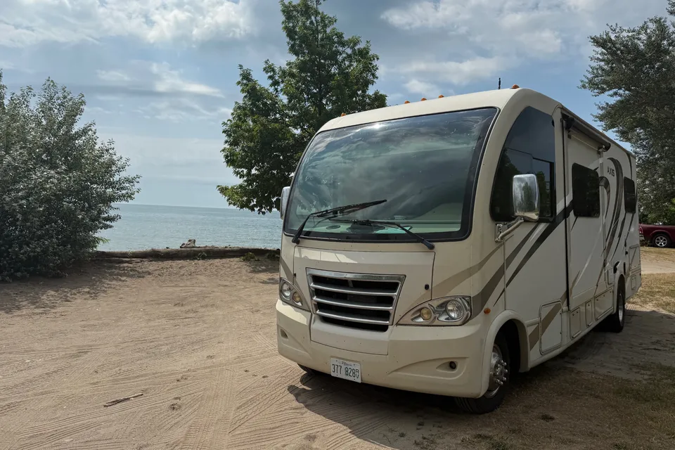 Thor Motor Coach Axis Class A 25.4