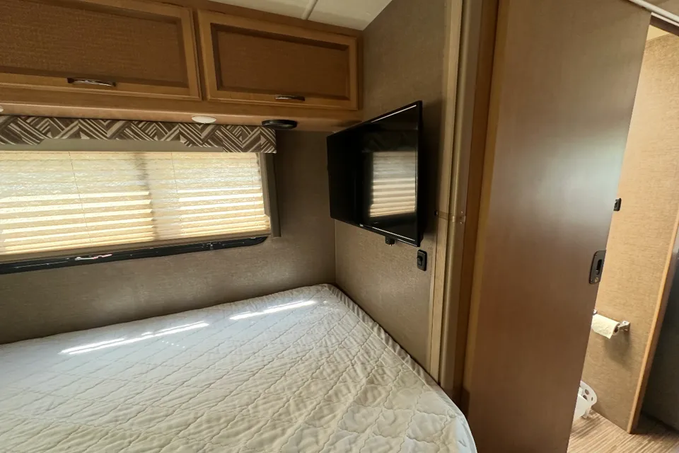 Thor Motor Coach Axis Class A 25.4