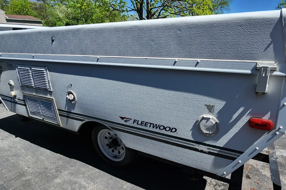 Fleetwood Pop-UpTrailer_TIME to RELAX!