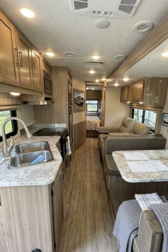 A5 Pursuit Sleeps 6 -Comfort, Space, Road Confidence w/Every Family-StarLink