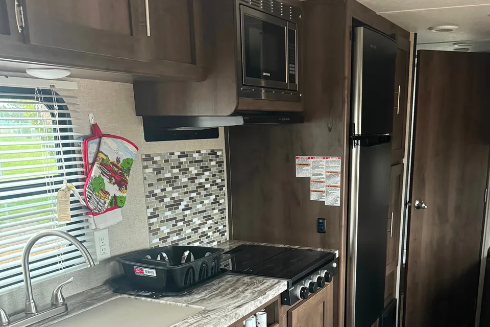 Shasta 26db Travel Trailer