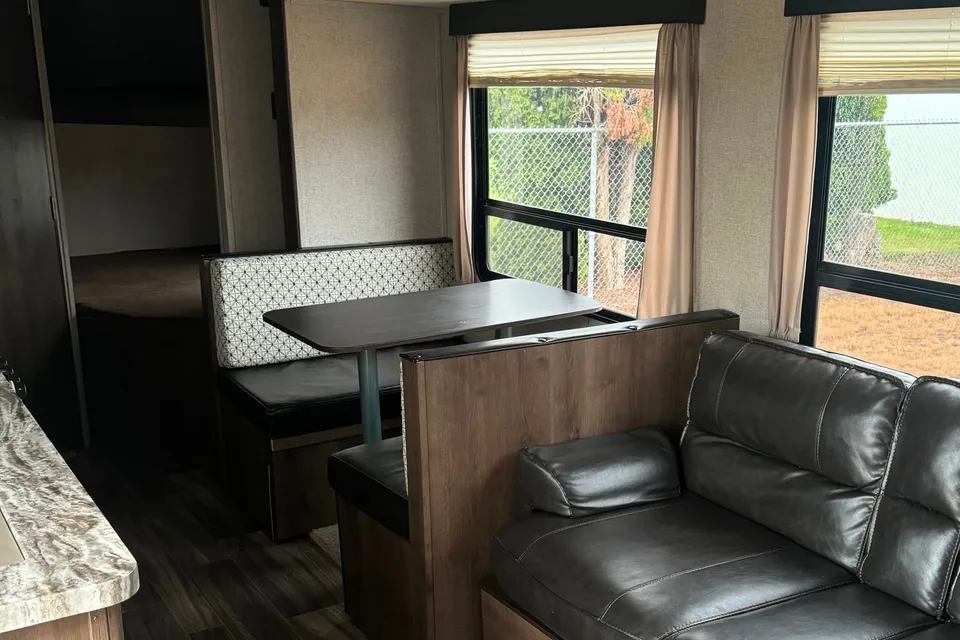 Shasta 26db Travel Trailer