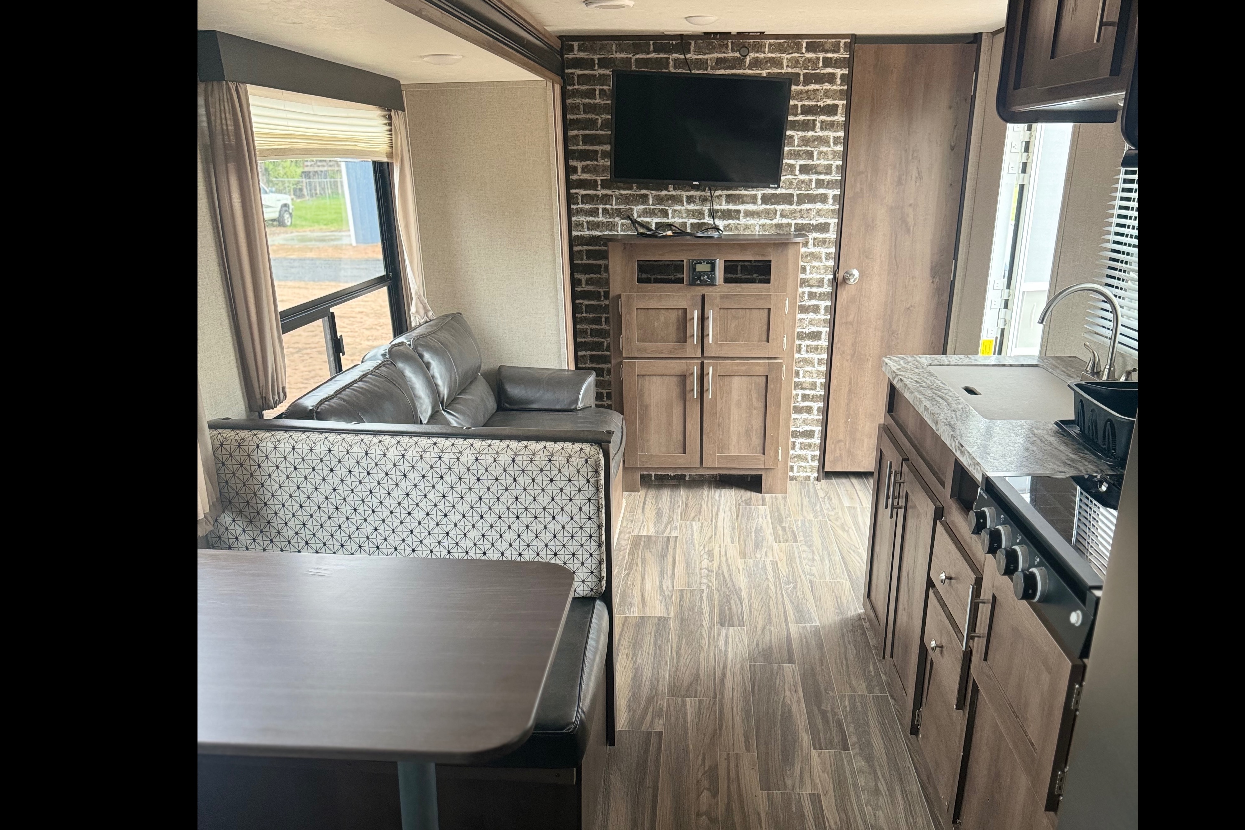 Shasta 26db Travel Trailer