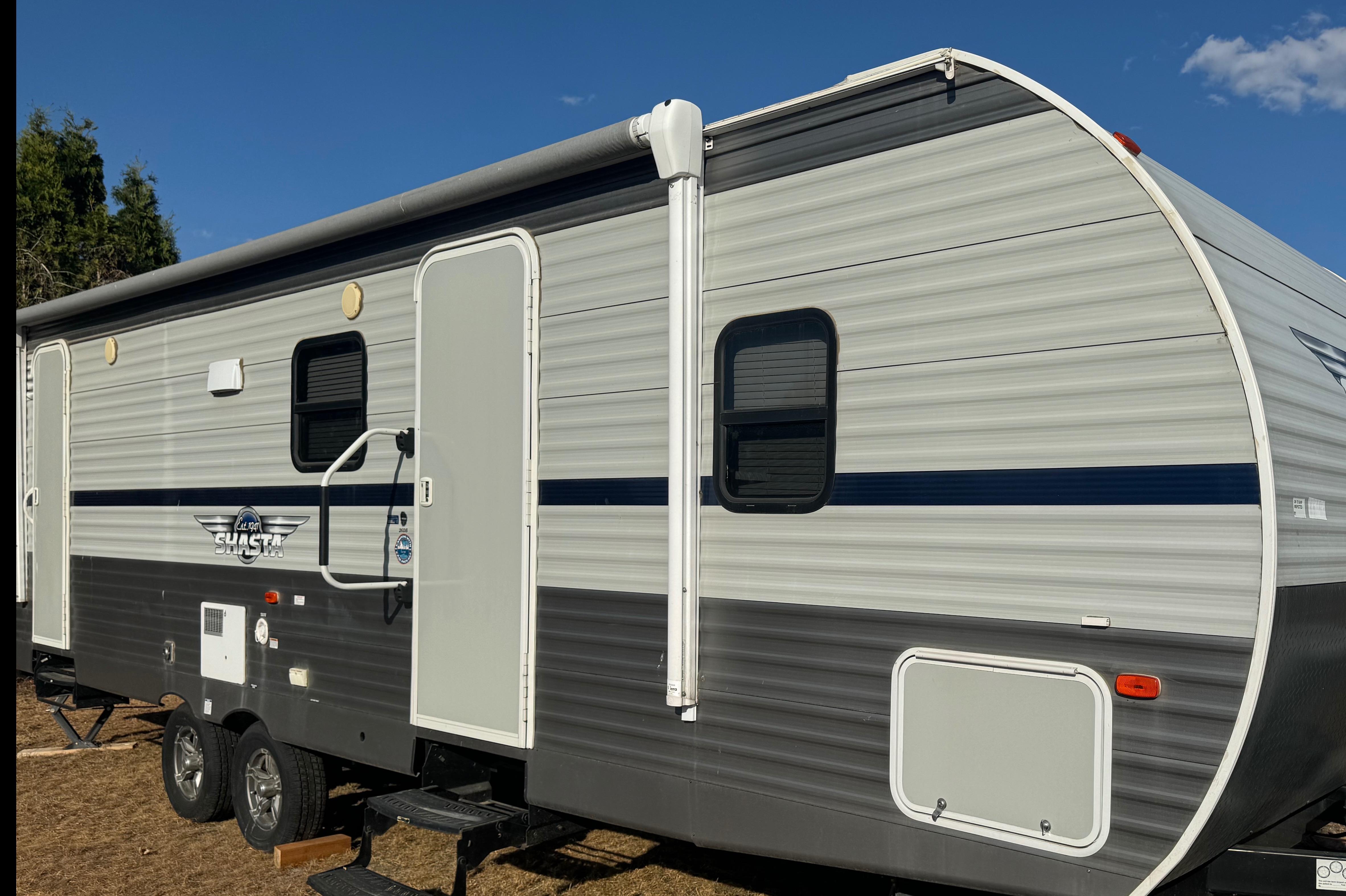 Shasta 26db Travel Trailer