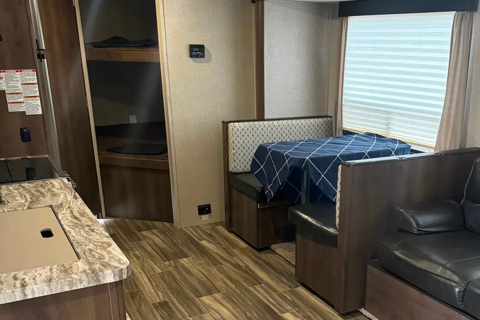 Shasta 26db Travel Trailer