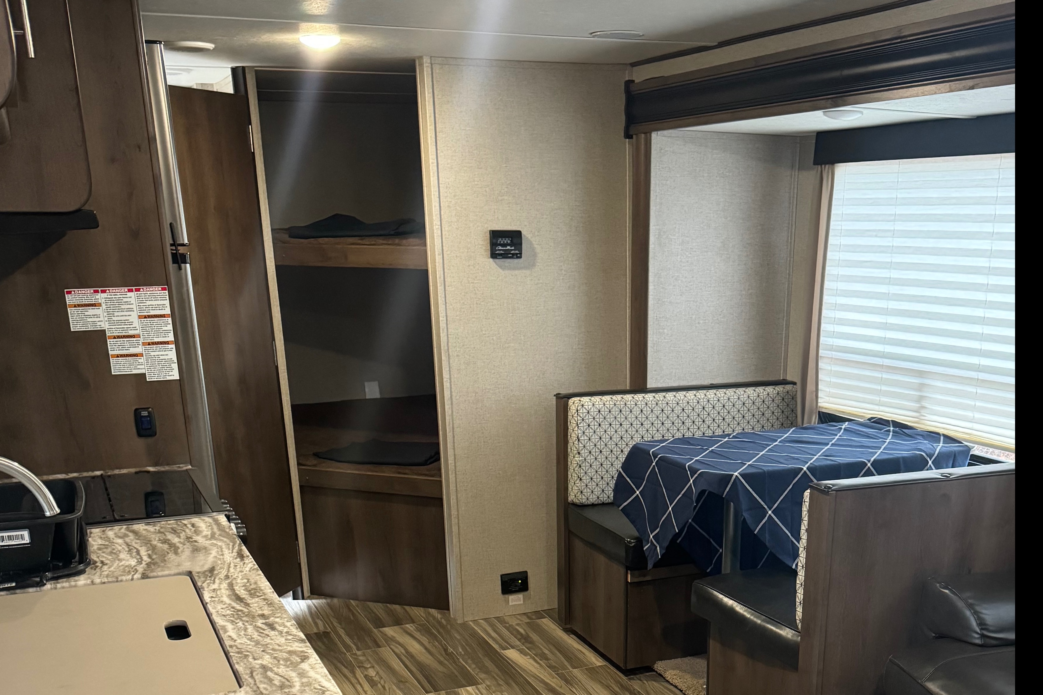 Shasta 26db Travel Trailer