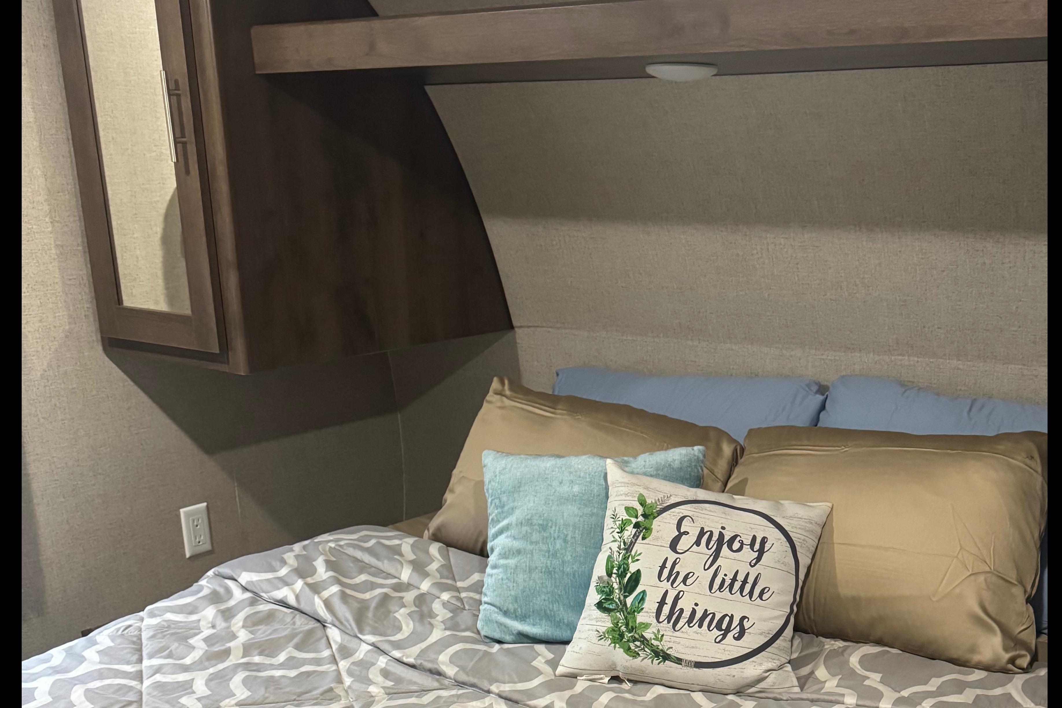 Shasta 26db Travel Trailer
