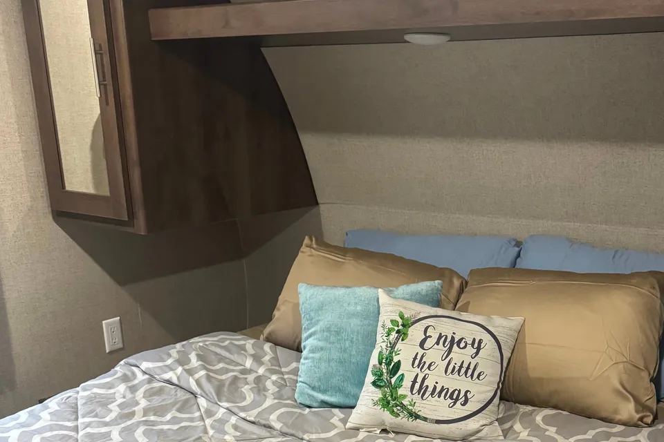 Shasta 26db Travel Trailer