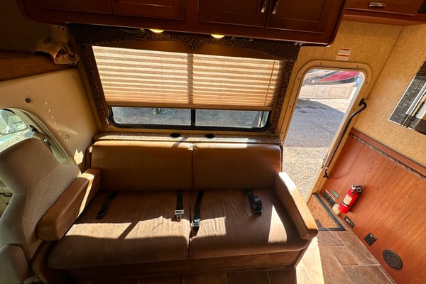 2016 Thor Freedom Elite 29FE: Ultimate Road Escape! ⛺