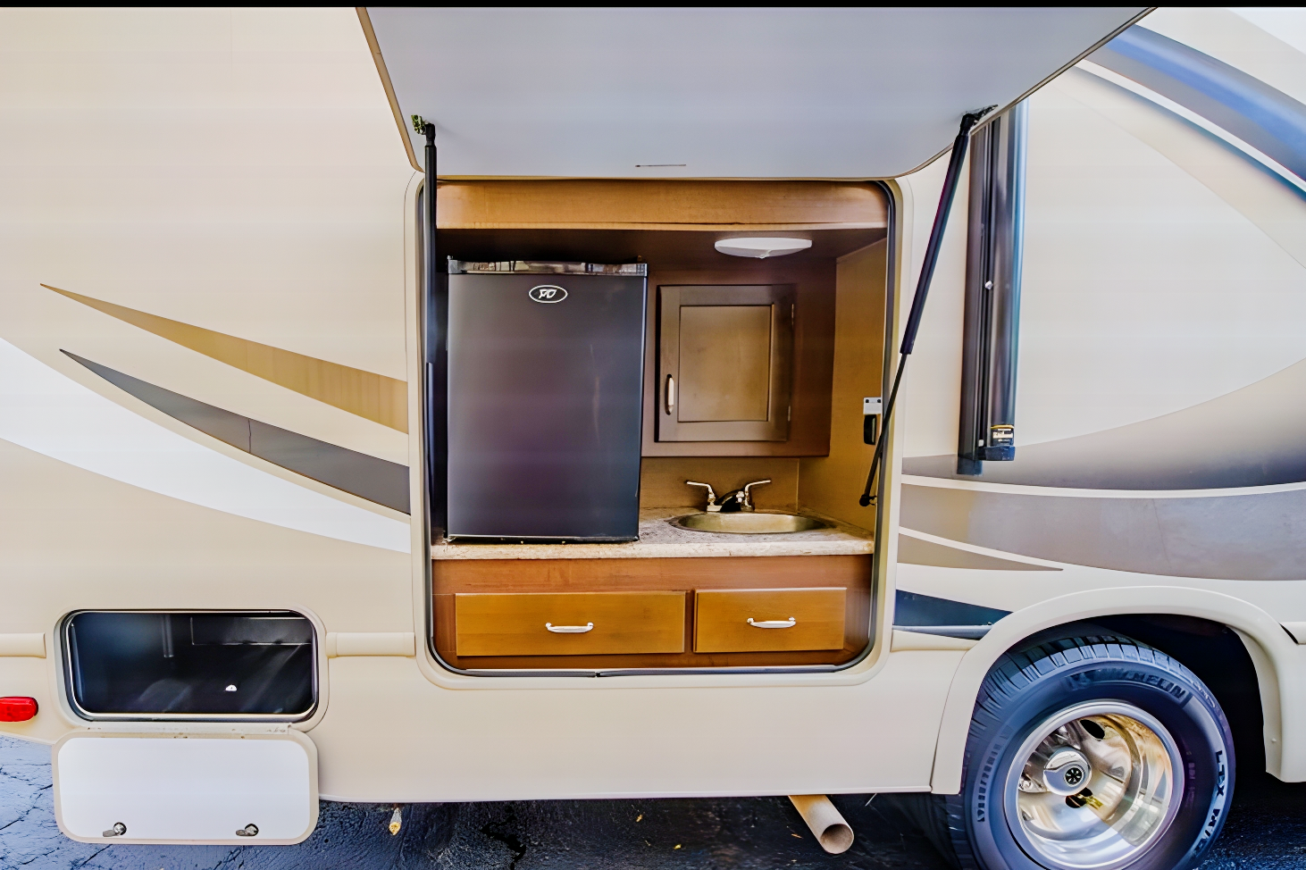 Adventure Awaiits with RVNighter Your 29ft Fully-equipped Home on Wheels