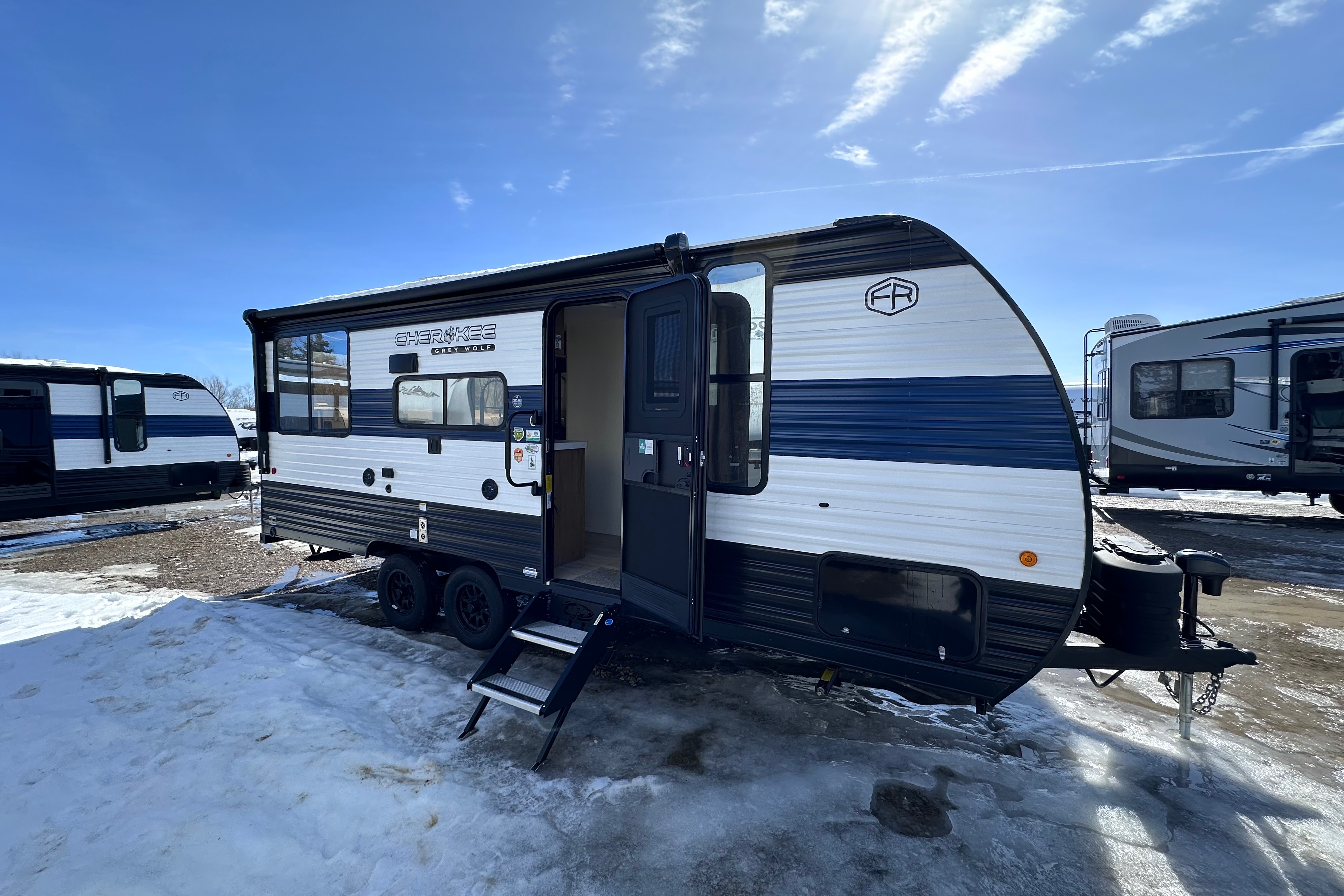 Brand new 20RDSE Travel Trailer for rent