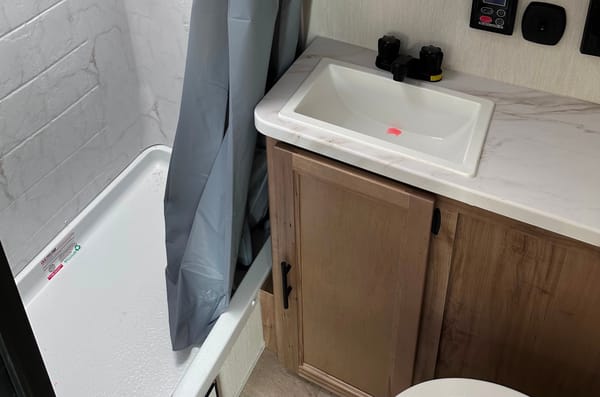 Brand new 20RDSE Travel Trailer for rent