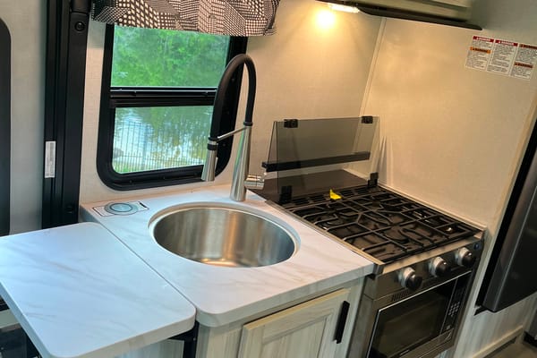 Traveler Forest River Sun seeker 2350LE Class C