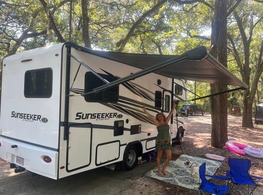 Traveler Forest River Sun seeker 2350LE Class C