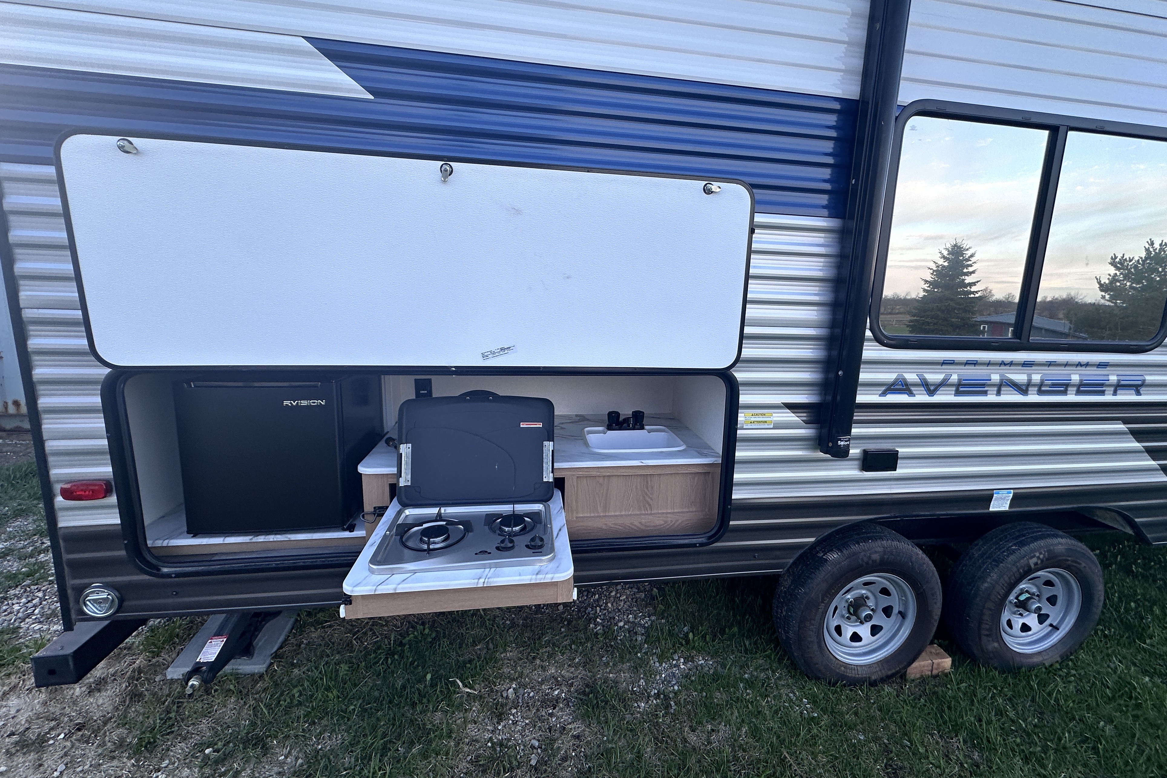Prime Time Avenger Travel Trailer 28 Ft Sleeps 6