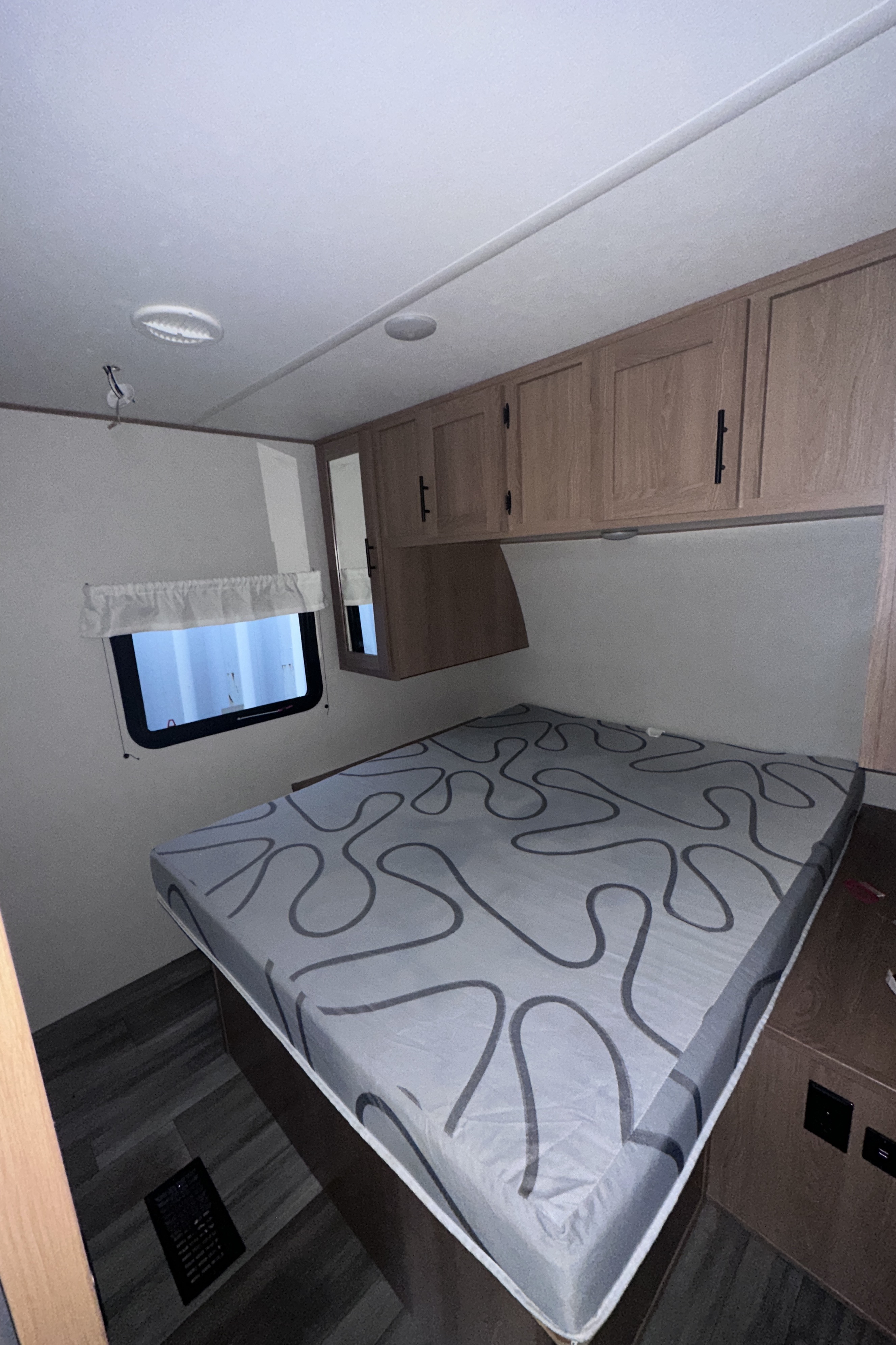 Prime Time Avenger Travel Trailer 28 Ft Sleeps 6
