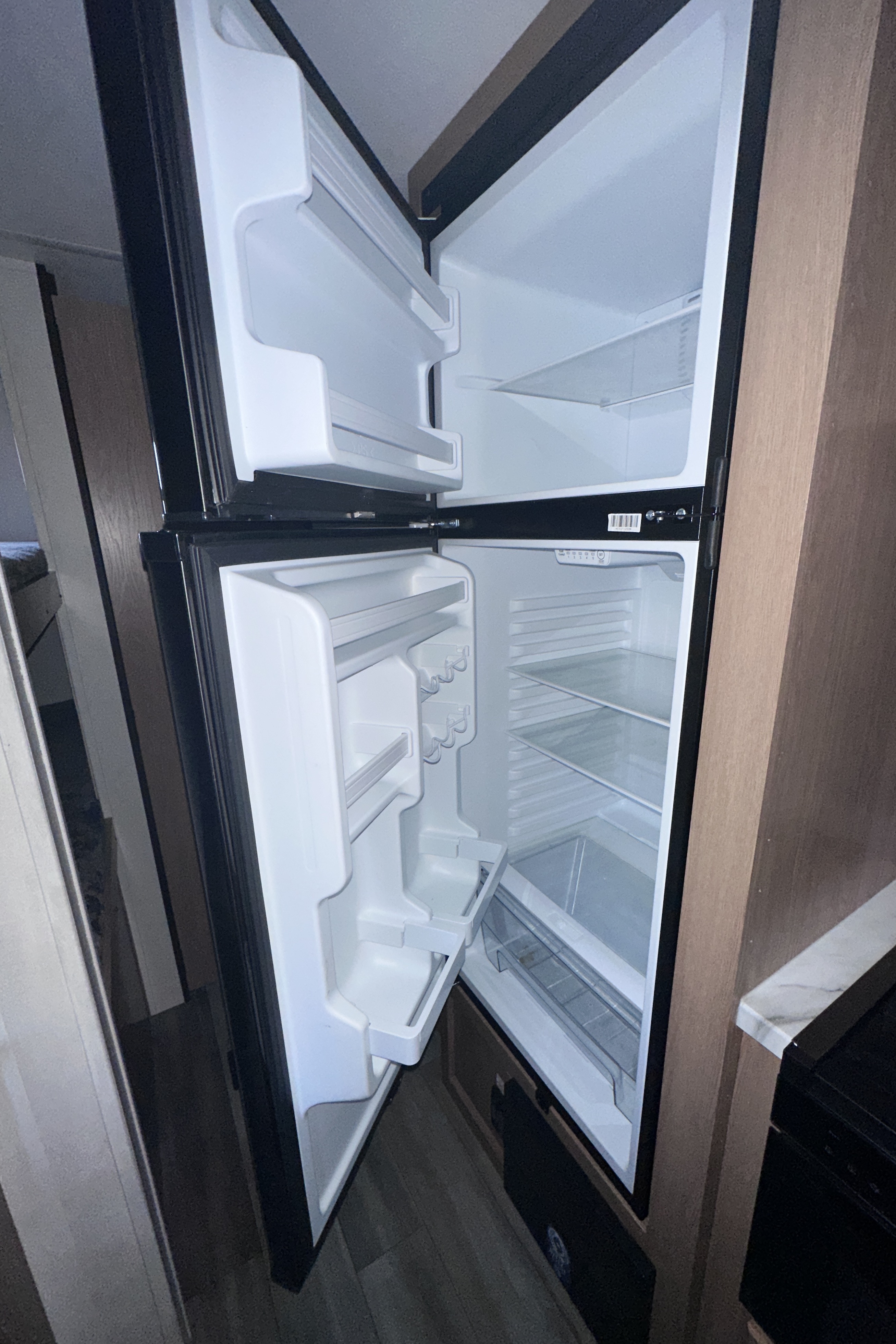 Prime Time Avenger Travel Trailer 28 Ft Sleeps 6