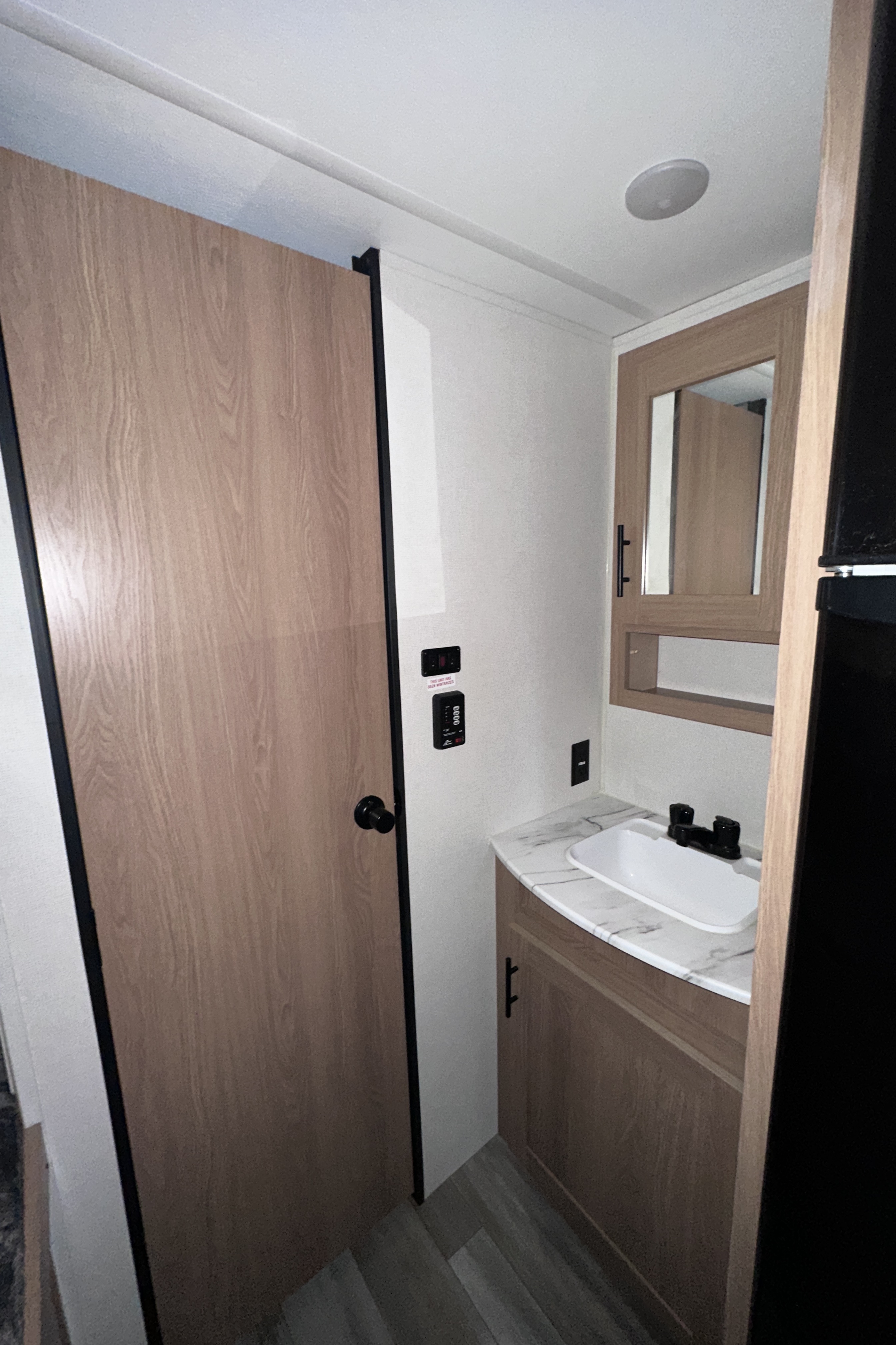Prime Time Avenger Travel Trailer 28 Ft Sleeps 6