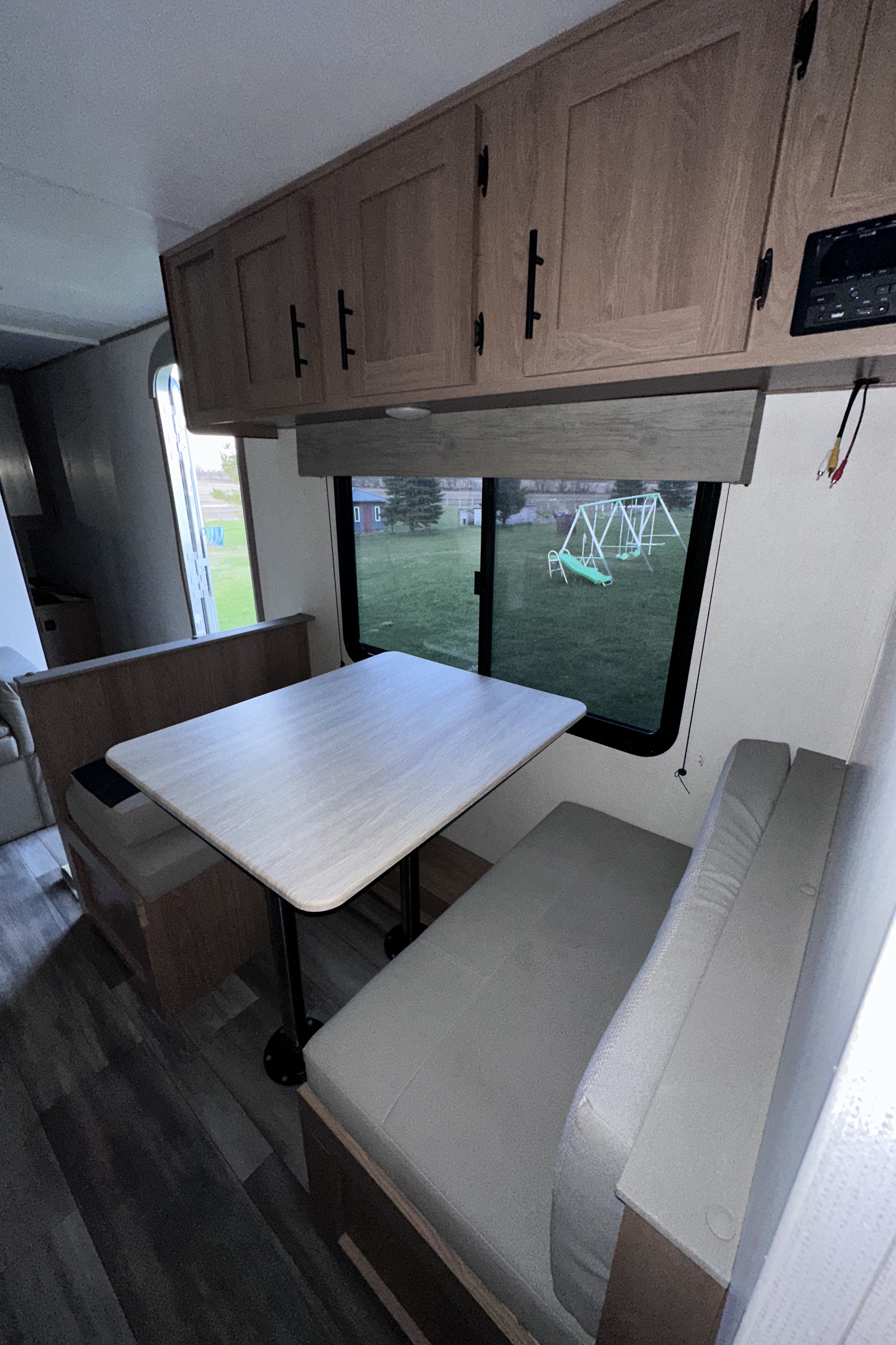 Prime Time Avenger Travel Trailer 28 Ft Sleeps 6