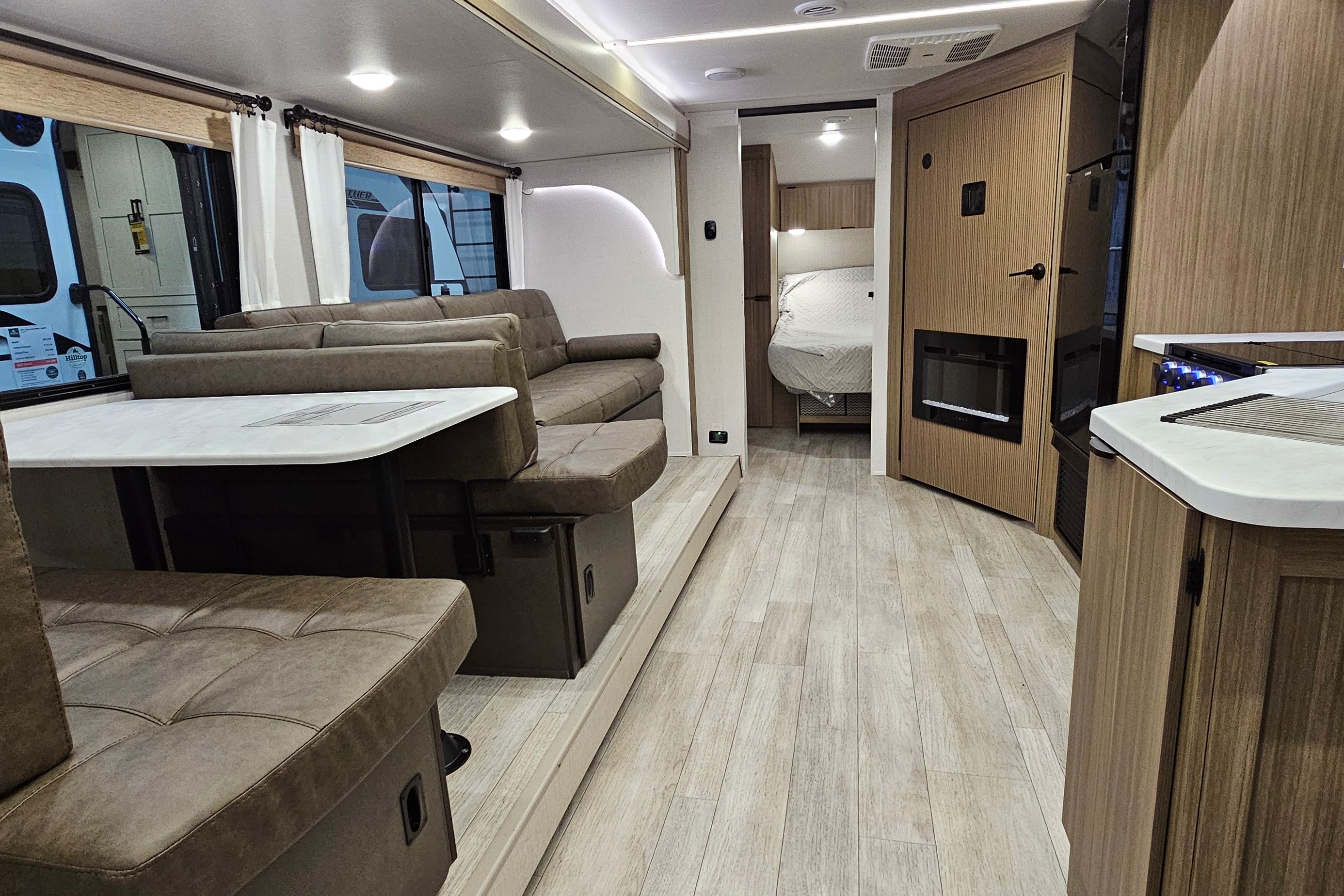 Salem 26 ICE (ICE1). 33 ft, 7785 lb Travel trailer Sleeps 8