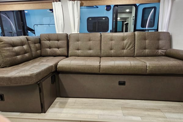 Salem 26 ICE (ICE1). 33 ft, 7785 lb Travel trailer Sleeps 8