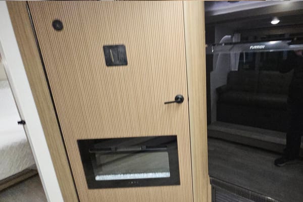 Salem 26 ICE (ICE1). 33 ft, 7785 lb Travel trailer Sleeps 8