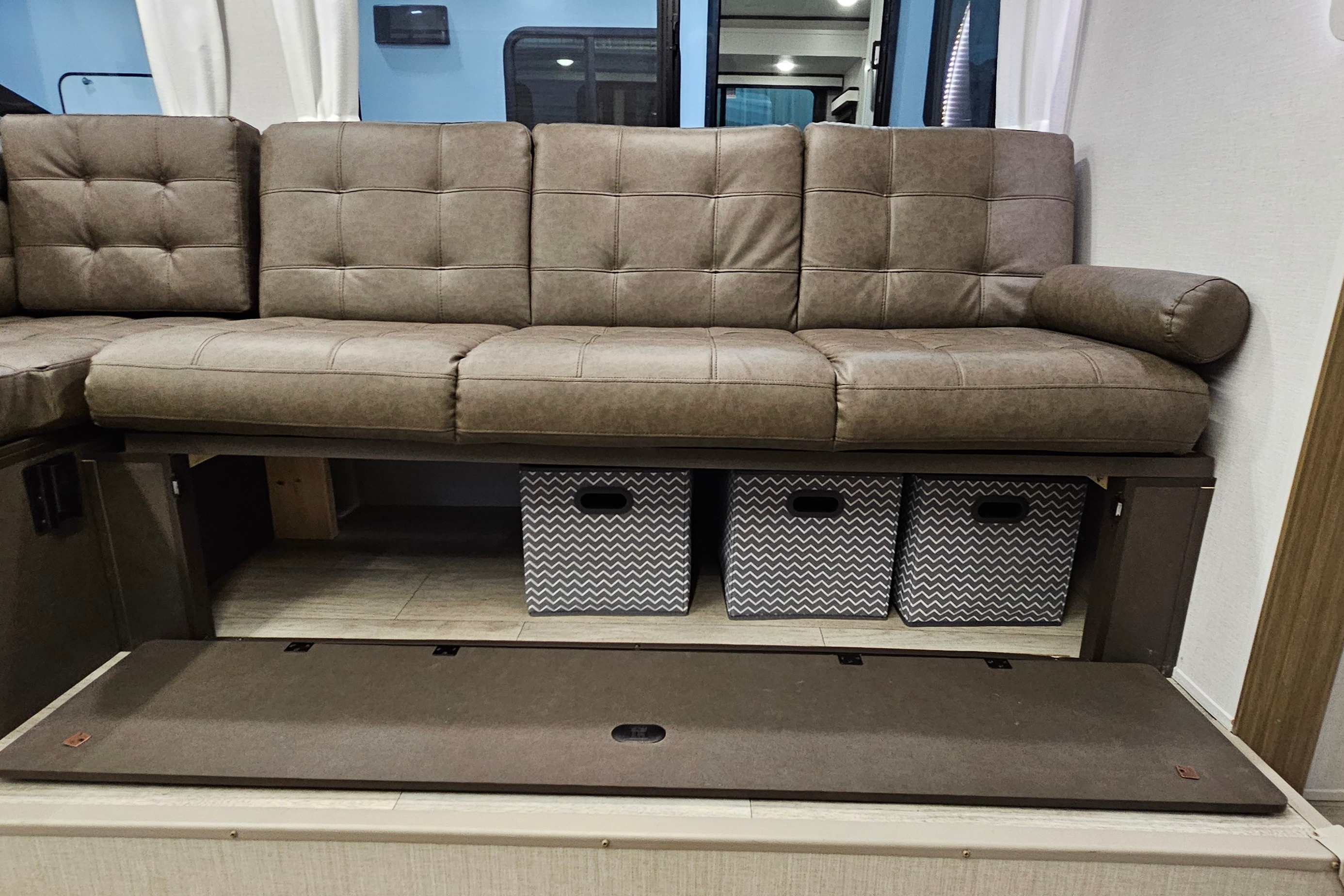 Salem 26 ICE (ICE1). 33 ft, 7785 lb Travel trailer Sleeps 8