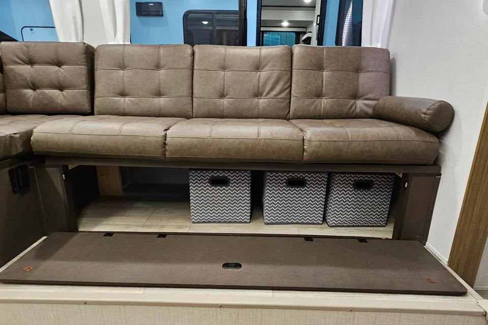 Salem 26 ICE (ICE1). 33 ft, 7785 lb Travel trailer Sleeps 8