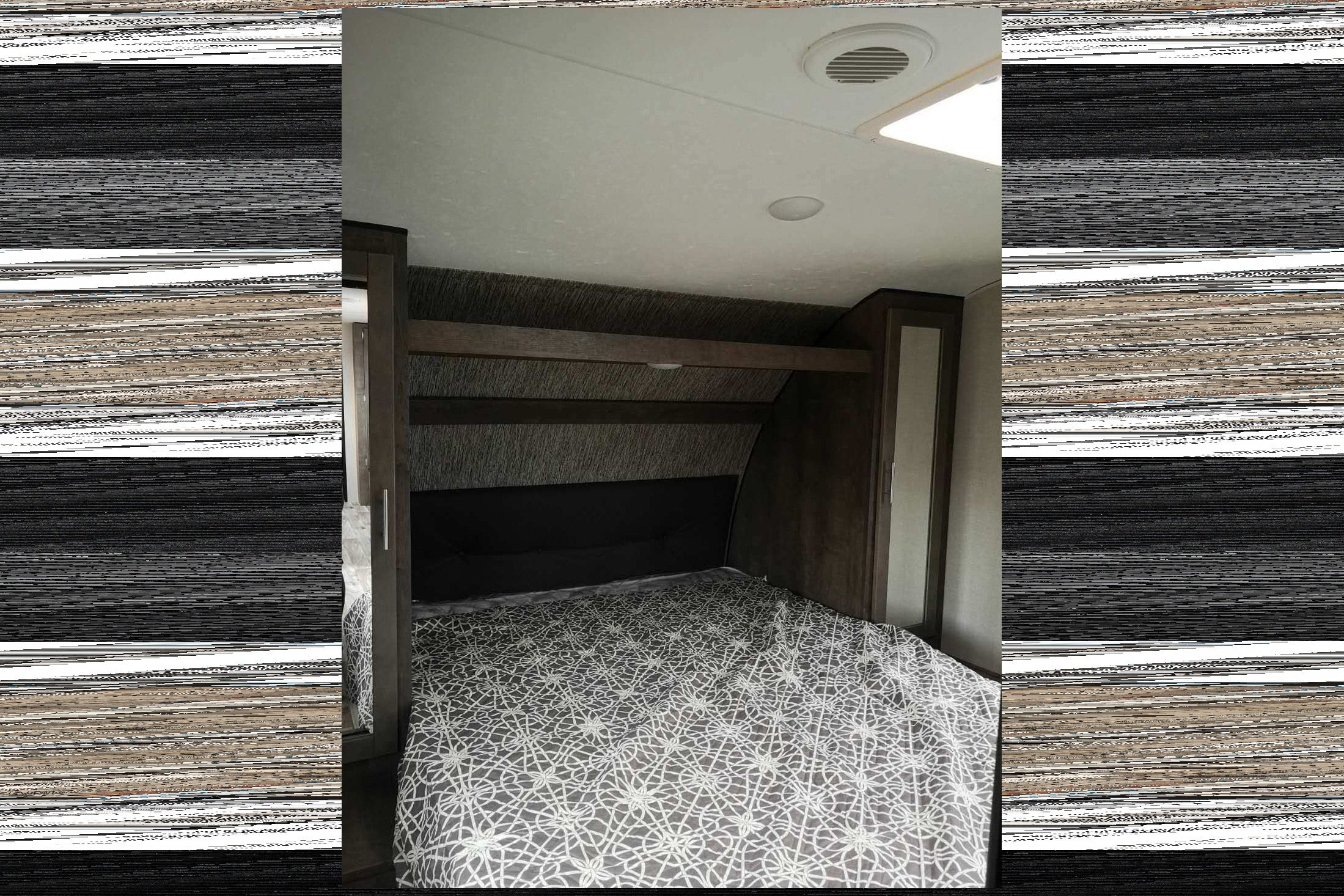 Adventure-Ready KZ Connect C332BHK | Starlink WiFi | Sleeps 7-10
