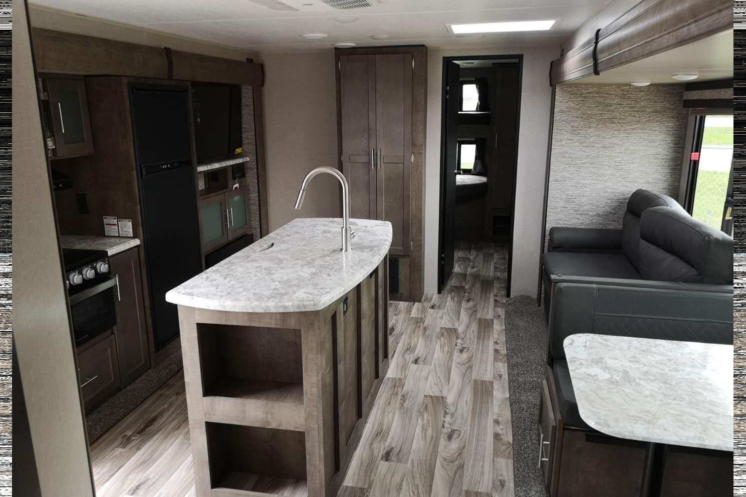 Adventure-Ready KZ Connect C332BHK | Starlink WiFi | Sleeps 7-10
