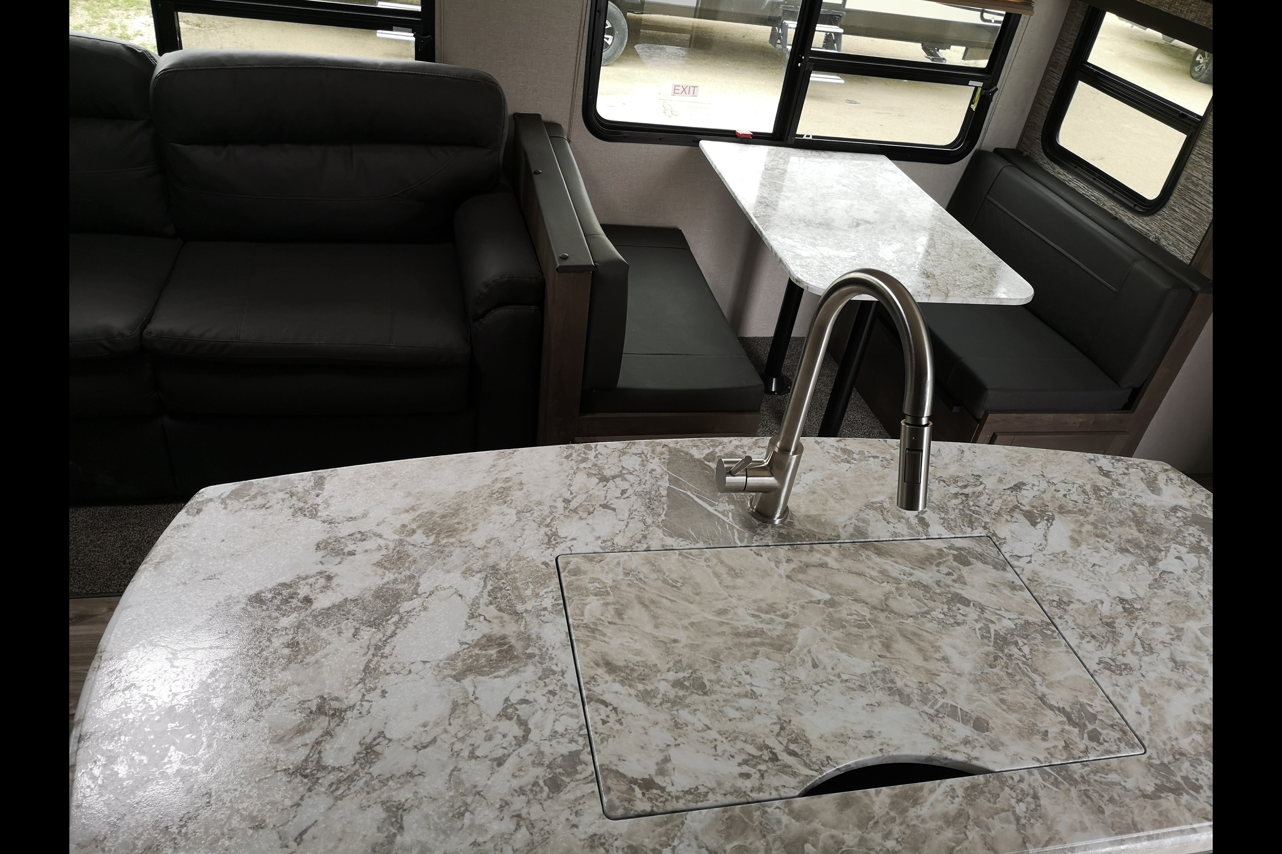 Adventure-Ready KZ Connect C332BHK | Starlink WiFi | Sleeps 7-10