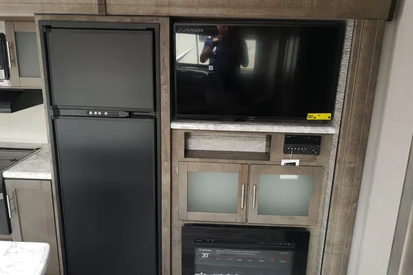 Adventure-Ready KZ Connect C332BHK | Starlink WiFi | Sleeps 7-10