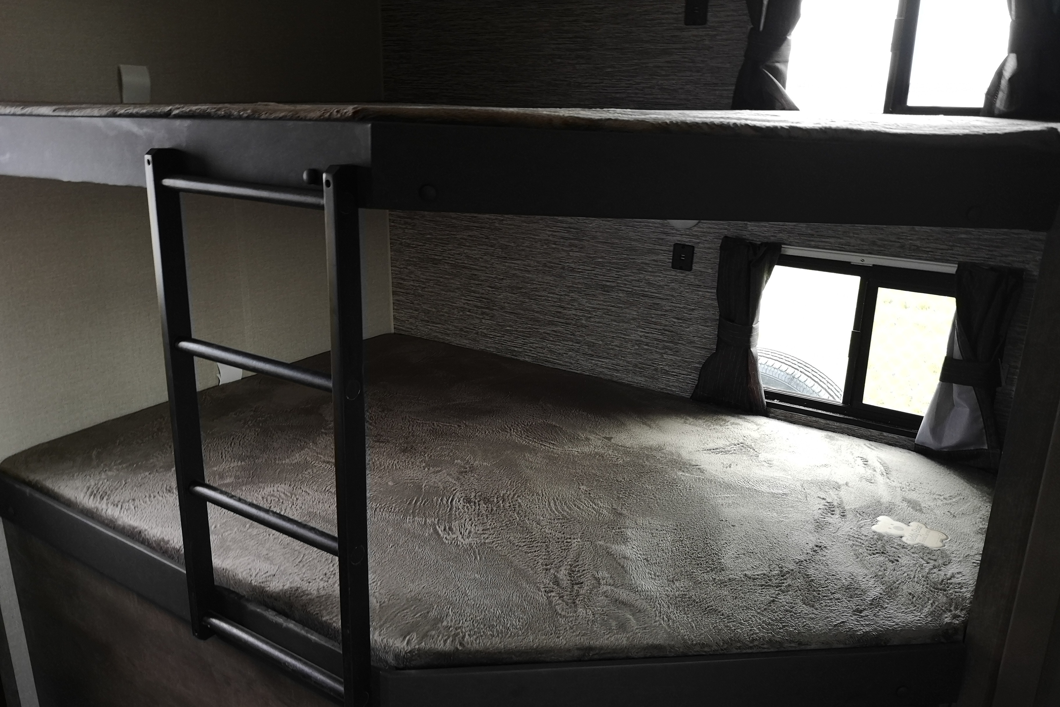 Adventure-Ready KZ Connect C332BHK | Starlink WiFi | Sleeps 7-10