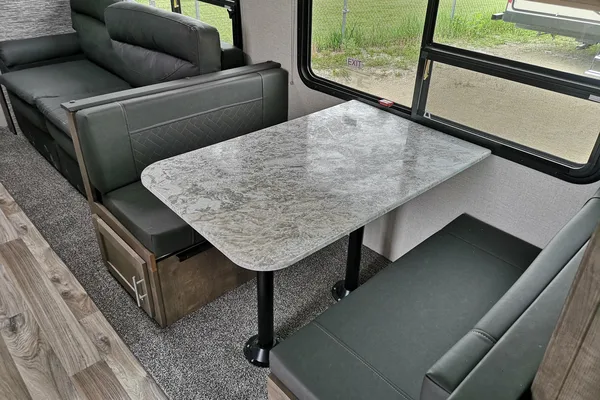 Adventure-Ready KZ Connect C332BHK | Starlink WiFi | Sleeps 7-10