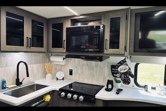 BRAND NEW JUST FOR YOU! 2025 Grand Design Transcend Sleeps 8
