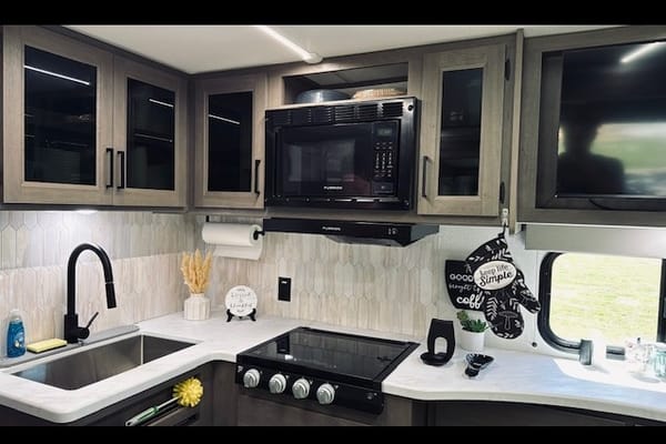 BRAND NEW JUST FOR YOU! 2025 Grand Design Transcend Sleeps 8
