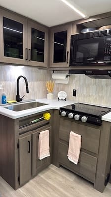 BRAND NEW JUST FOR YOU! 2025 Grand Design Transcend Sleeps 8