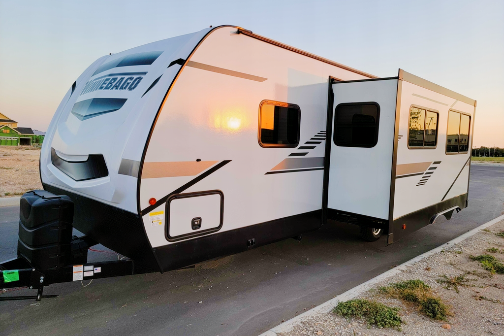 Wandering Winnebago 2801 bhs Travel Trailer