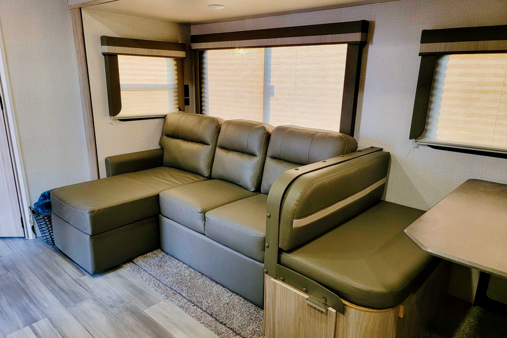 Wandering Winnebago 2801 bhs Travel Trailer