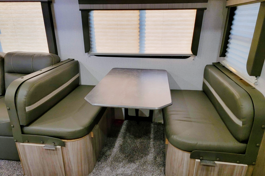 Wandering Winnebago 2801 bhs Travel Trailer