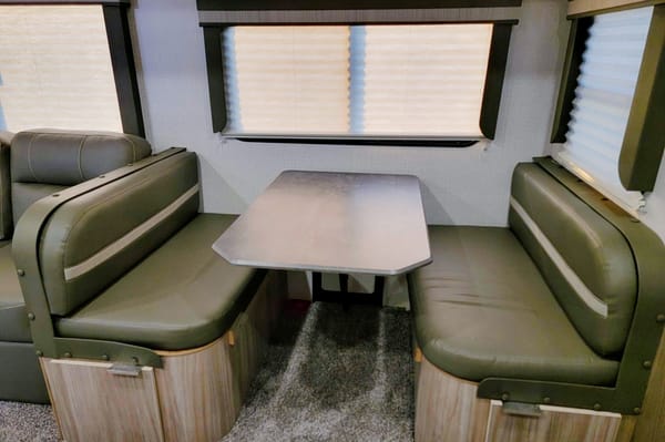 Wandering Winnebago 2801 bhs Travel Trailer
