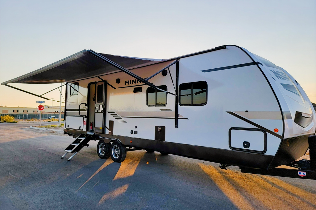 Wandering Winnebago 2801 bhs Travel Trailer