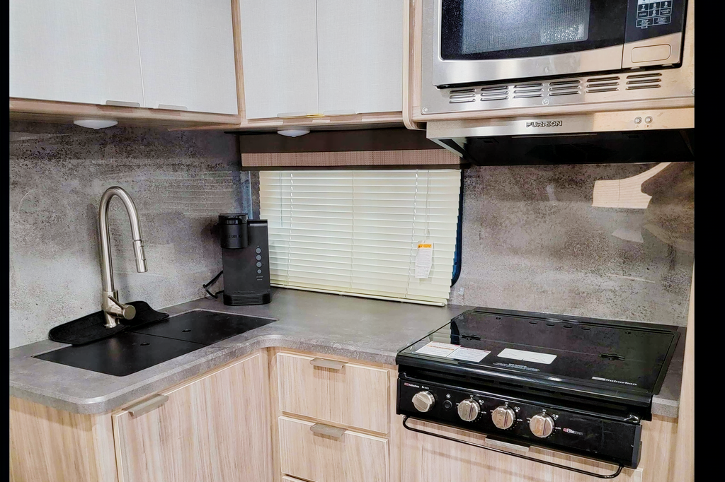 Wandering Winnebago 2801 bhs Travel Trailer