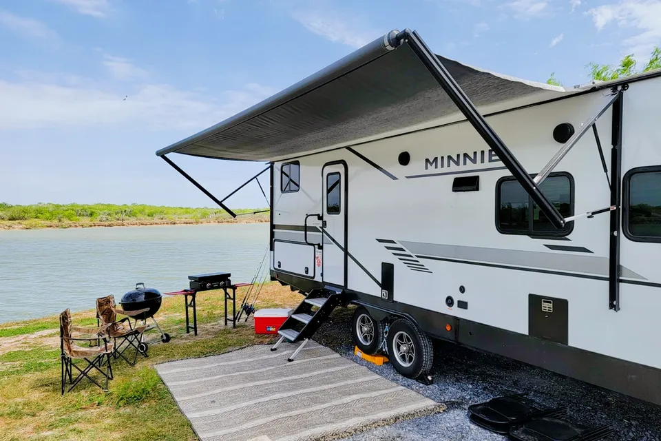 Wandering Winnebago 2801 bhs Travel Trailer