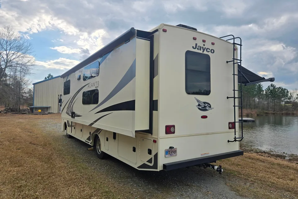 Roger's Jayco Alante Class A