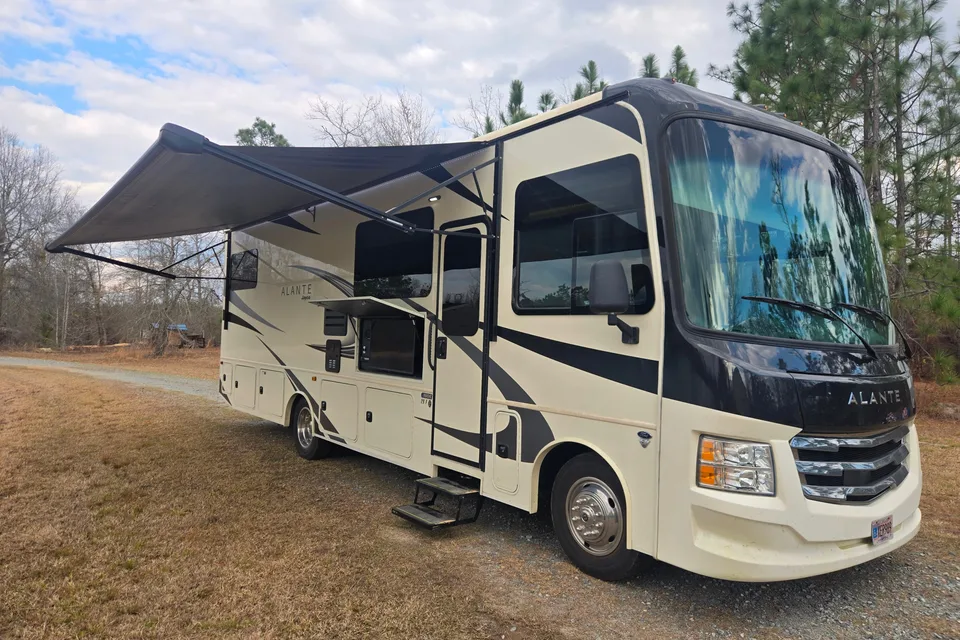 Roger's Jayco Alante Class A
